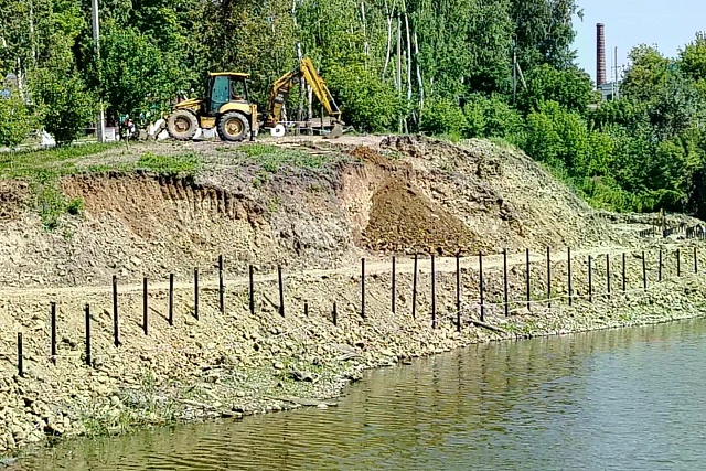 В Никольске благоустраивают набережную Нижнего пруда